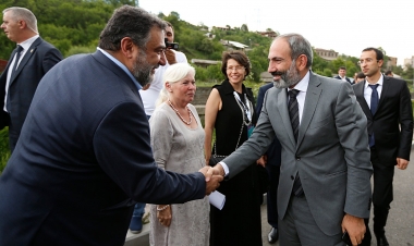 Rusiya “Qarabağın statusu”na korrekt edir?