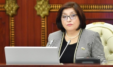 “Pelosinin açıqlaması ikili standartların növbəti bariz nümunəsidir” –