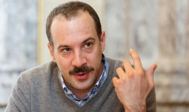 Məşhur aktyor uşaq pornoqrafiyasında ittiham olunur