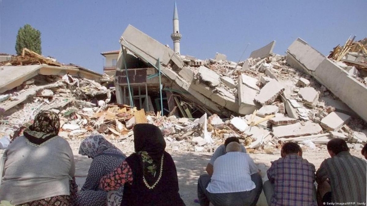 Türkiyədə niyə və necə yer yerindən oynadı? -