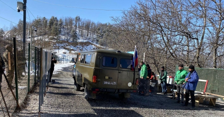 Rusların 16 avtomobili Xankəndi-Laçın yolundan keçib