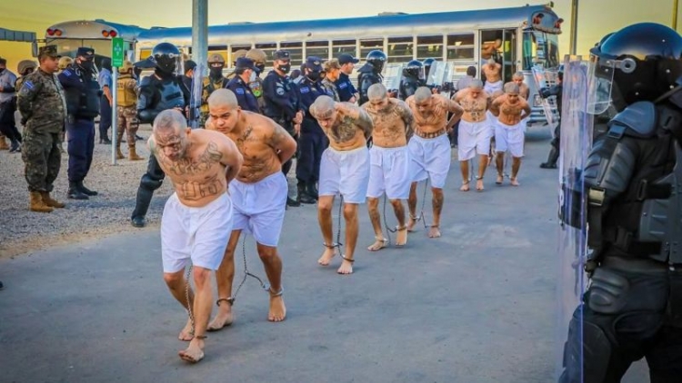 Krimimal aləmə qarşı müharibə: dünyanın ən nəhəng həbsxanası açıldı -